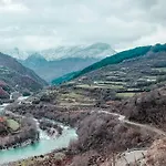 Te Baca Qerim 아파트